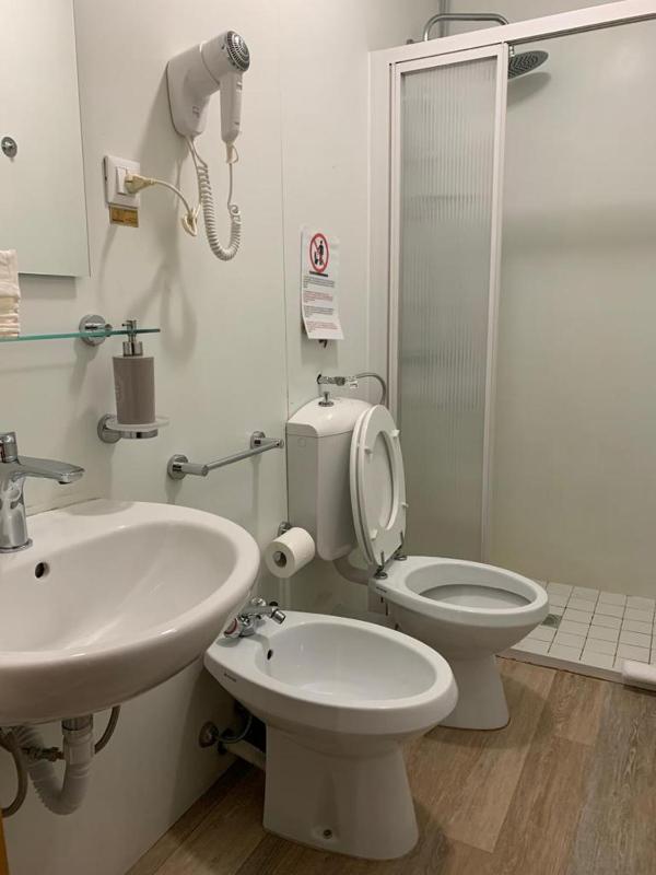 Triple Room with Private Bathroom image 3