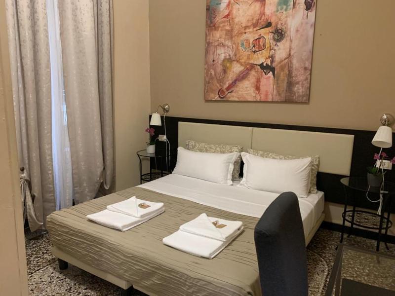 Double or Twin Room with Private Bathroom image 3
