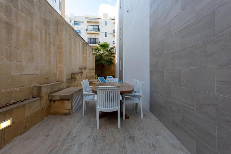 Superior Apartment image 3
