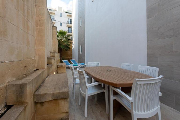 Superior Apartment image 2