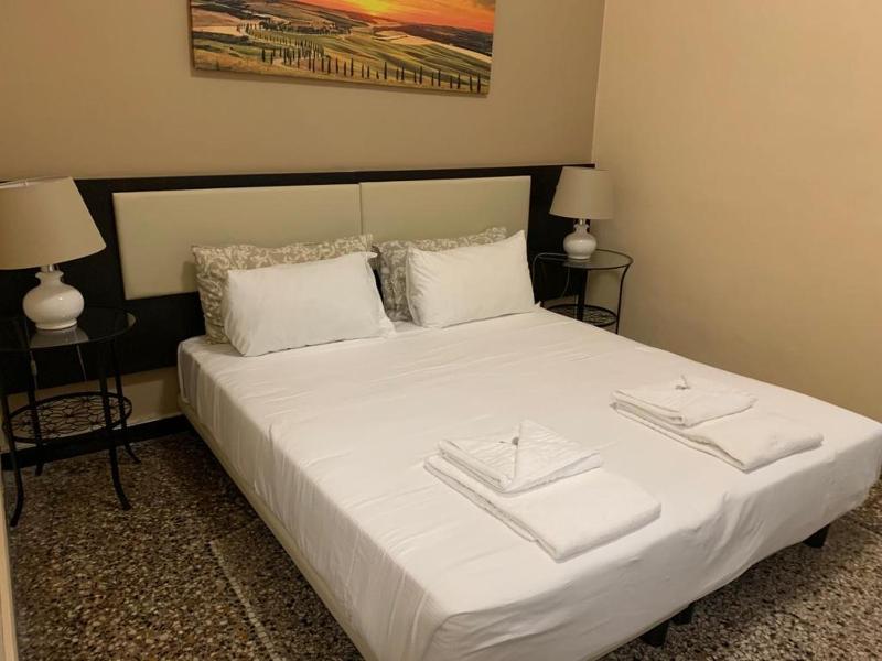Standard Twin Room with Private External Bathroom image 4