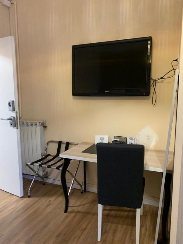 Double or Twin Room with Private Bathroom image 2