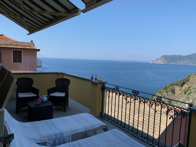 One-Bedroom Apartment with Sea View image 1