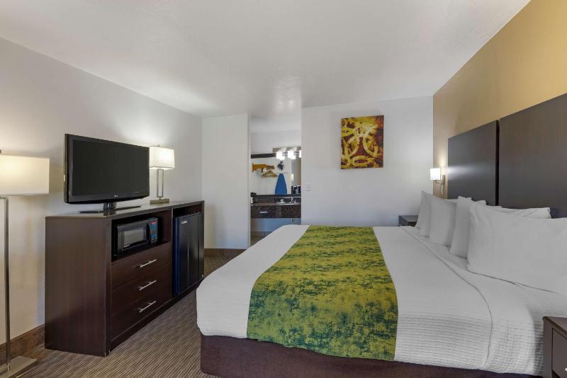 King Room - Non-Smoking image 4
