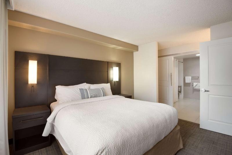 King Studio Suite image 3