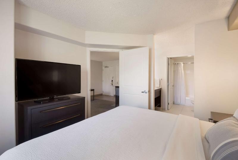 One-Bedroom King Suite - Non-Smoking image 2