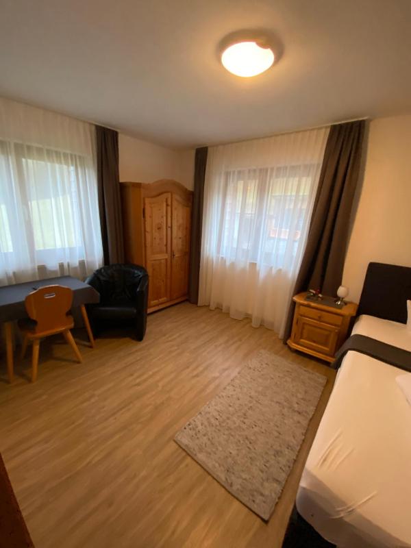 Single Room image 4