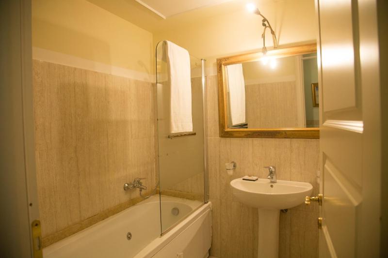 Standard Triple Room image 3