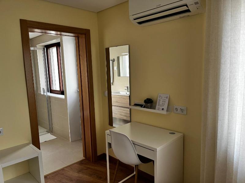 Deluxe Room image 2