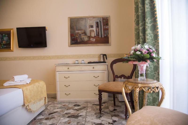 Superior Double Room image 3