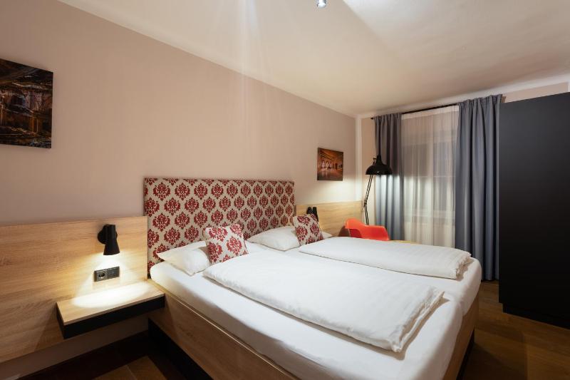 Standard Double Room image 2