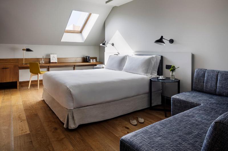 Superior Deluxe Double Room  image 1