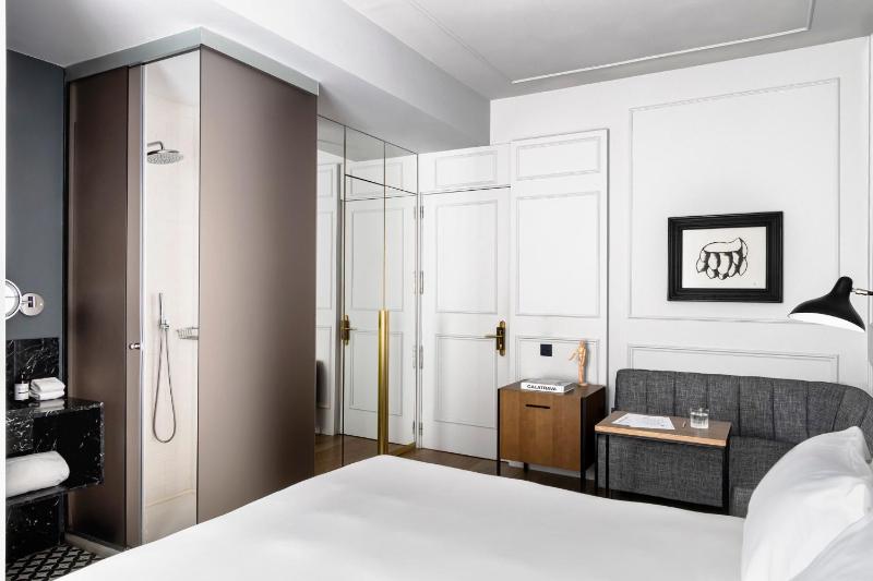 Petite Double Room image 1