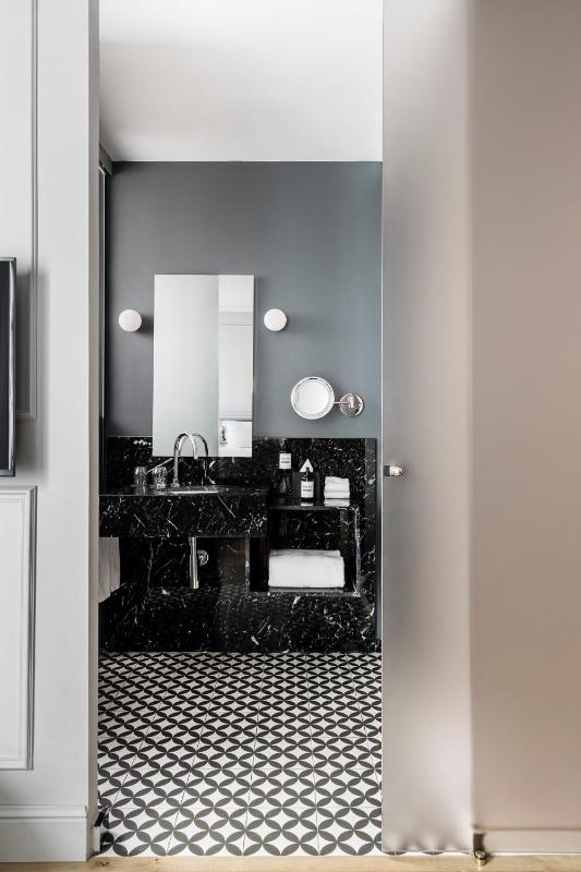 Petite Double Room image 4