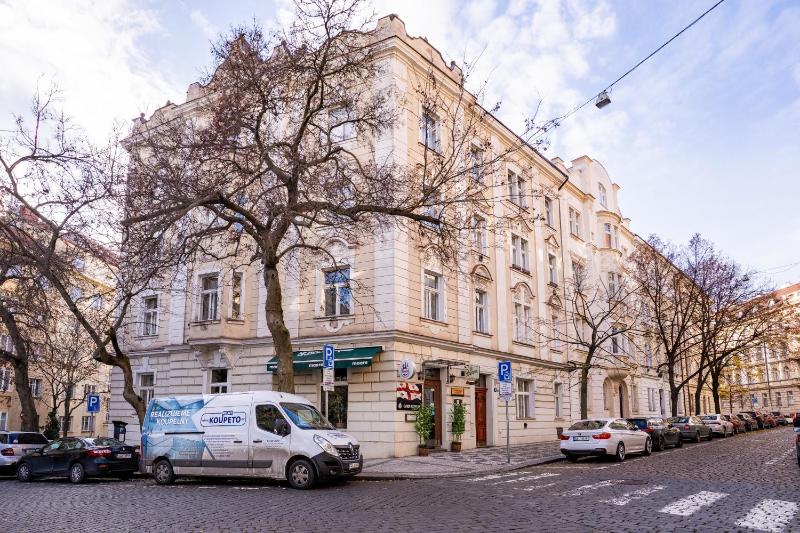 Prague Days - Family-friendly Apartment with Smart TV in quiet Vinohrady - image 9