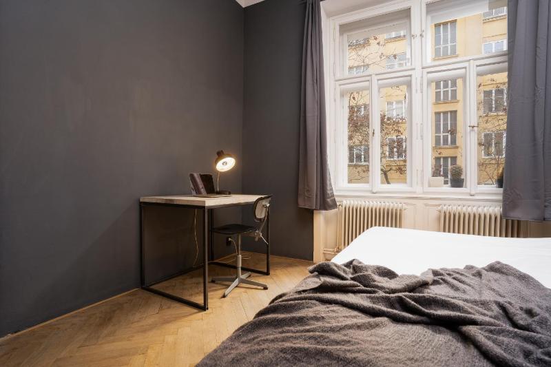 Prague Days - Family-friendly Apartment with Smart TV in quiet Vinohrady - image 8