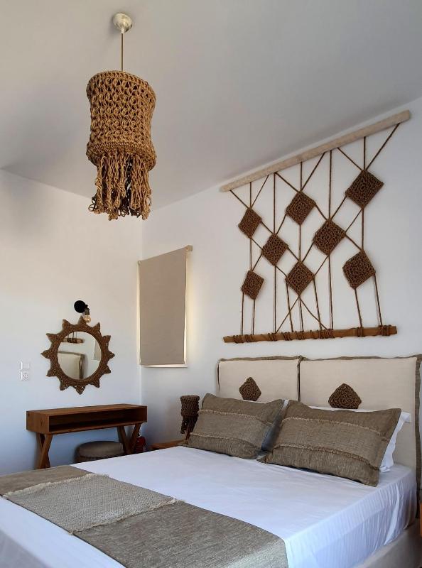 Deluxe Double Room with Balcony and Sea View image 4