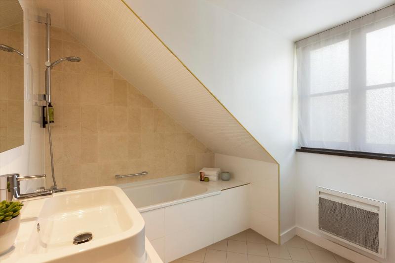 Executive Apartment image 2