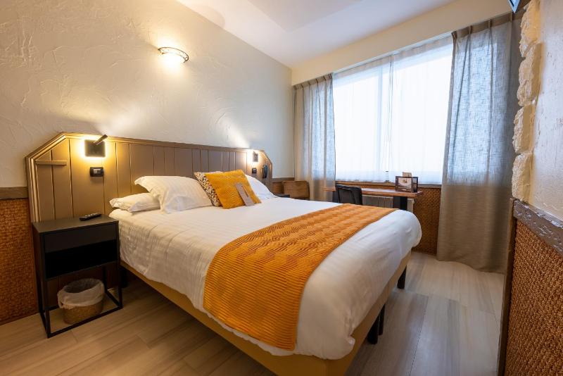 Double Room with Sea View image 2