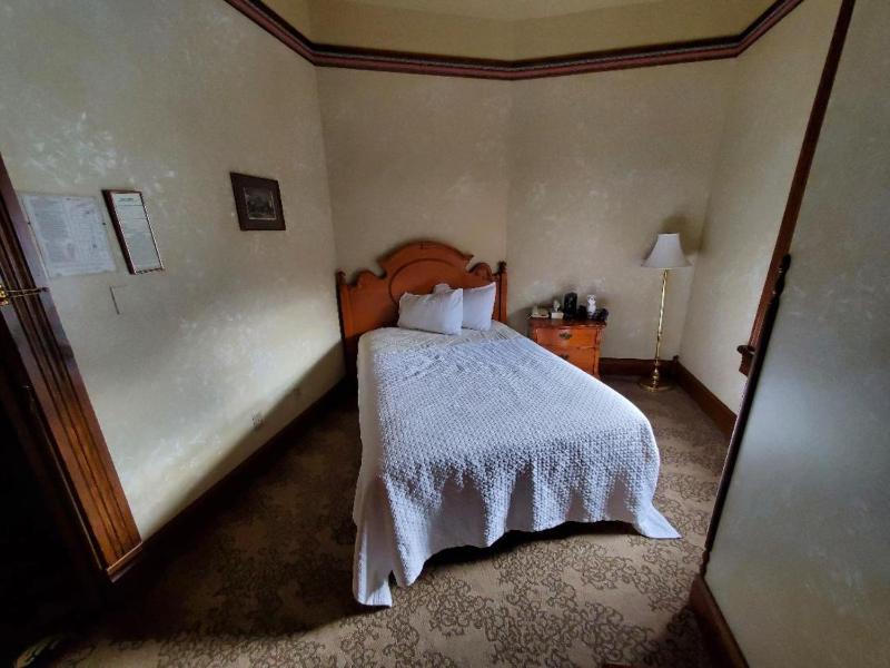 Double or Twin Room image 2