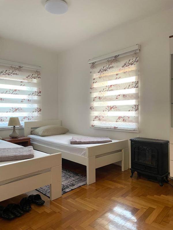 Deluxe One-Bedroom Apartment image 4