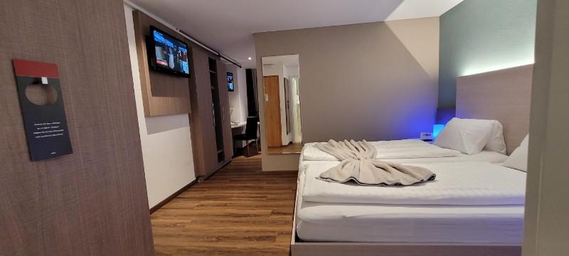 Quadruple Room image 1
