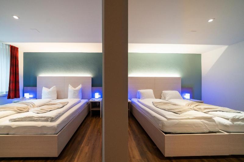 Quadruple Room image 4