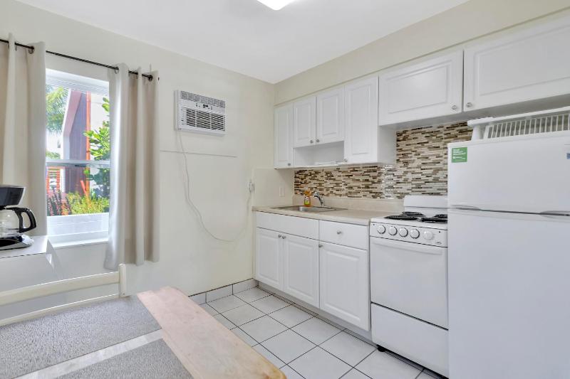 King Studio with Kitchen  - Non-Smoking image 3