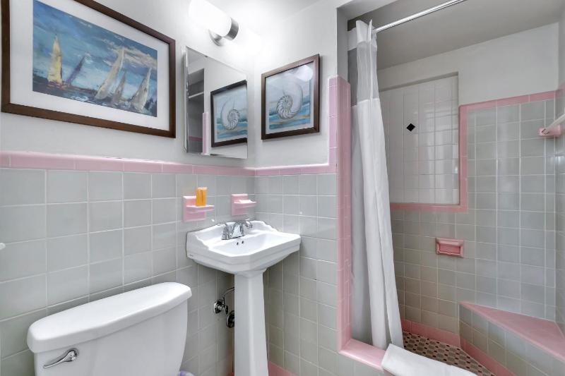 Standard Queen Room - Non-Smoking image 2