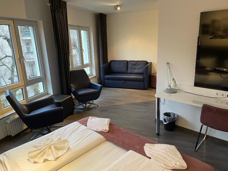 Superior Doppelzimmer- Straßenseite image 3