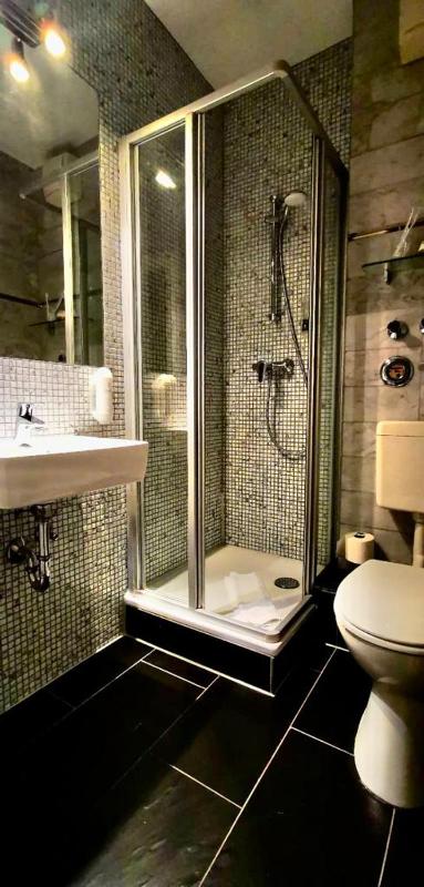 Superior Doppelzimmer- Straßenseite image 2