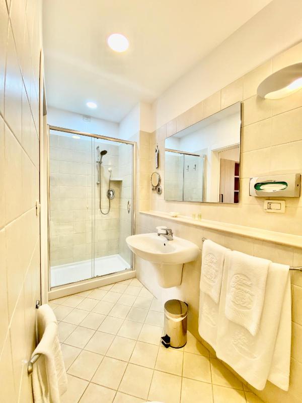 Junior Suite with Mountain View image 1