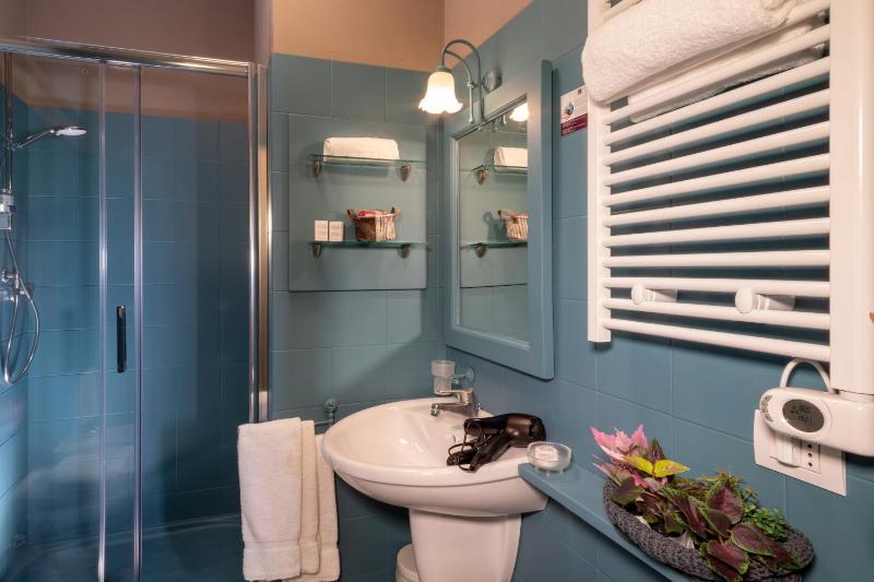 Studio with Balcony image 2