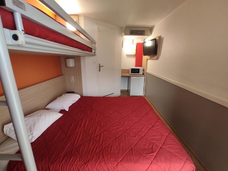 1 Double Bed 1 Single Bed - Essentiel Plus Room image 2