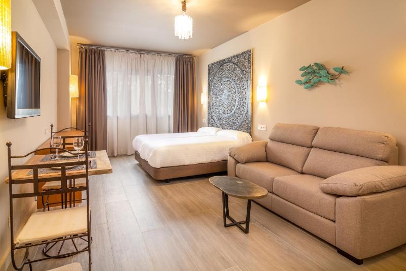 Studio Apartment image 1