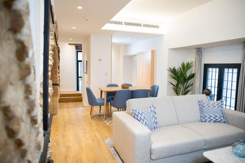 nQn Aparts & Suites Sevilla - image 11