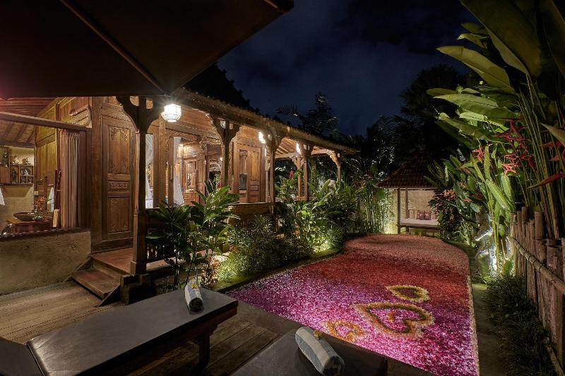 Kawan Antique Ubud Villa - image 2