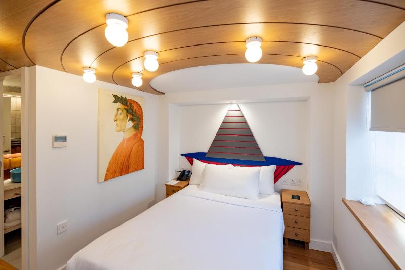 Superior Double Room image 3