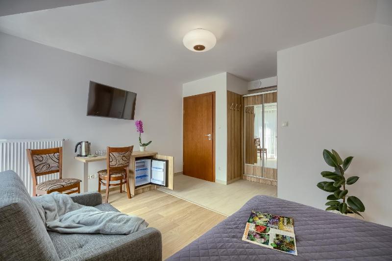 Triple Room with Balcony image 3