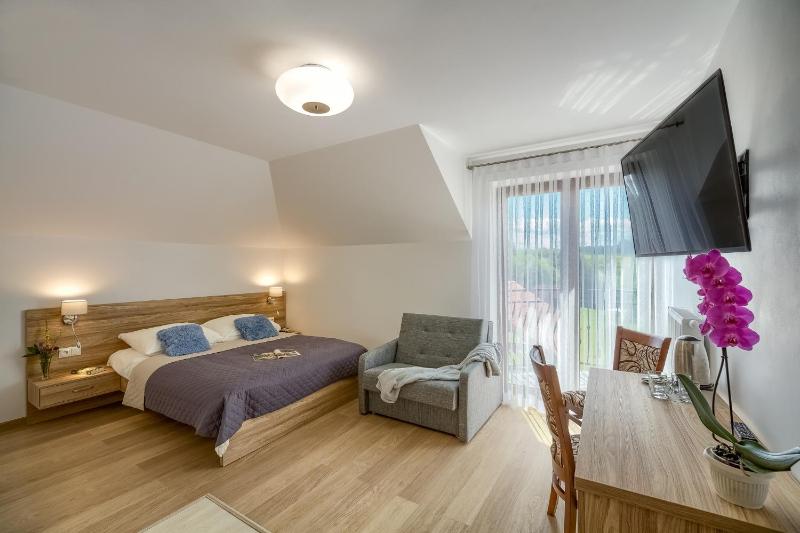 Triple Room with Balcony image 4