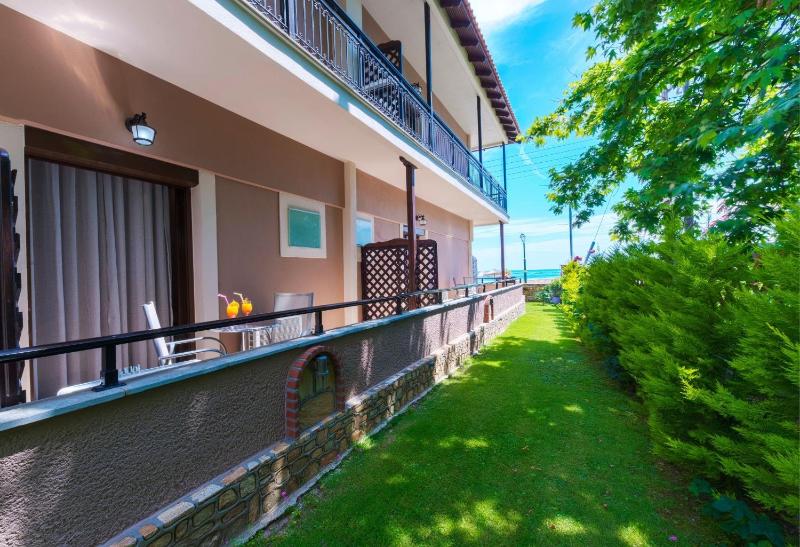 Standard Room with Side Sea View image 3