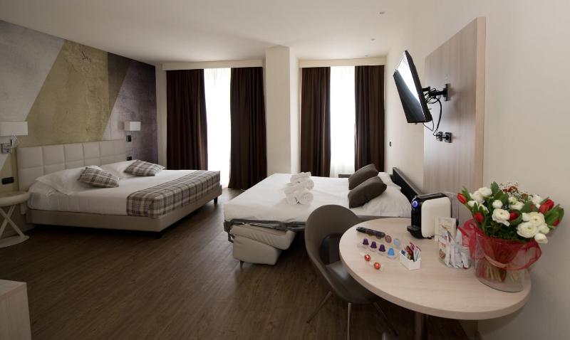 Superior Quadruple Room image 3