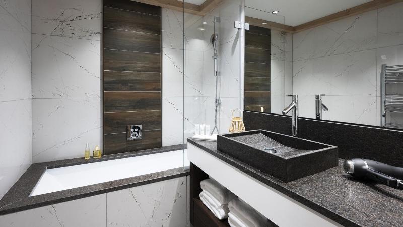 Three-Bedroom Apartment for 8 people with Spa Access image 2