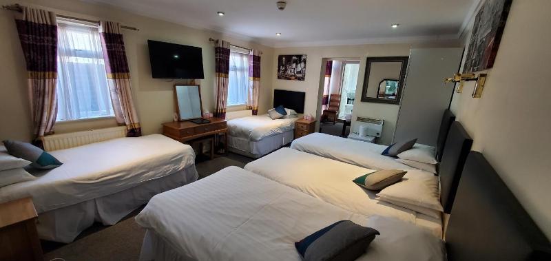 Deluxe Family Room image 1