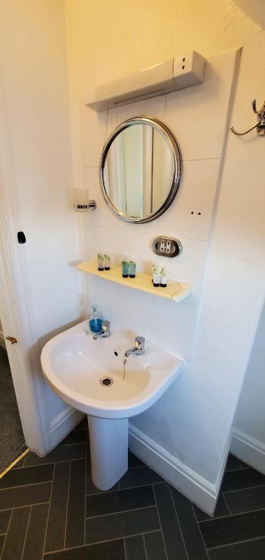 Double Room with Private Bathroom image 4