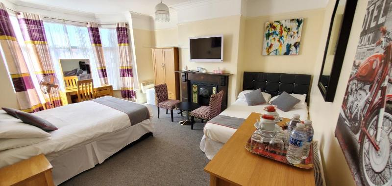 Superior Quadruple Room image 1