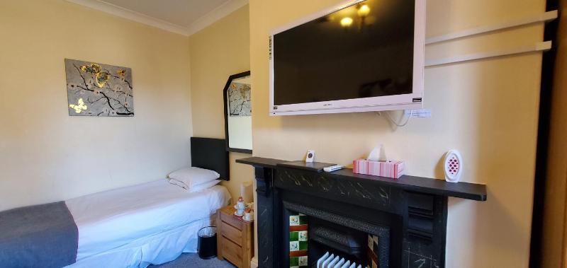 Standard Triple Room image 4