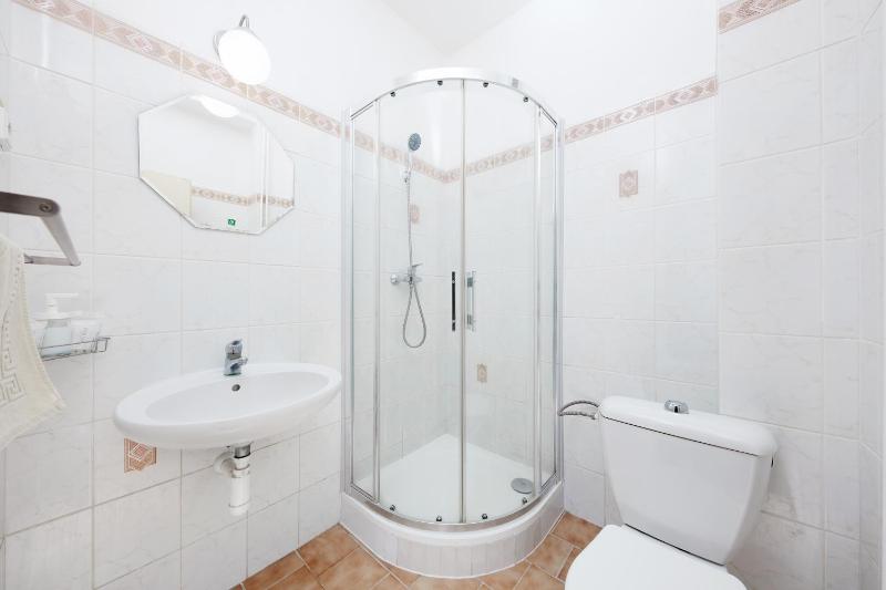 Business Triple Room image 3