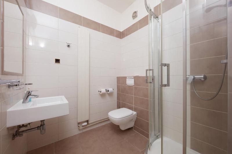 Standard Single Room image 3
