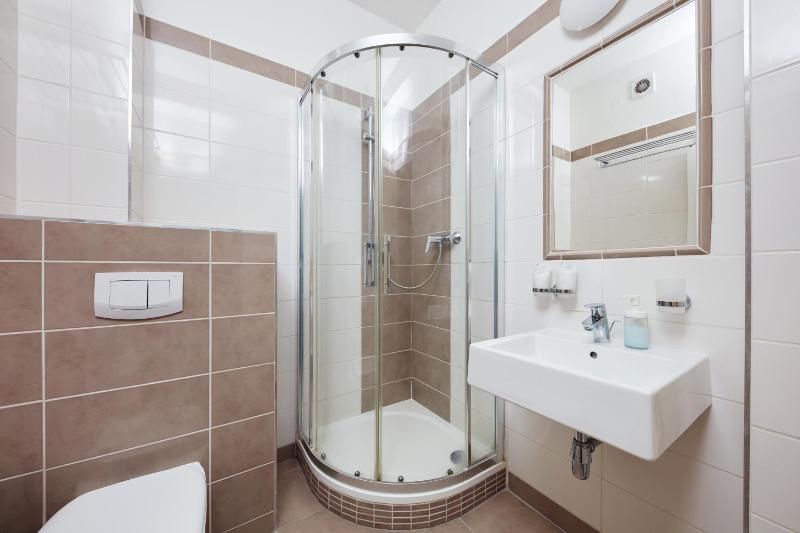 Standard Double Room image 3